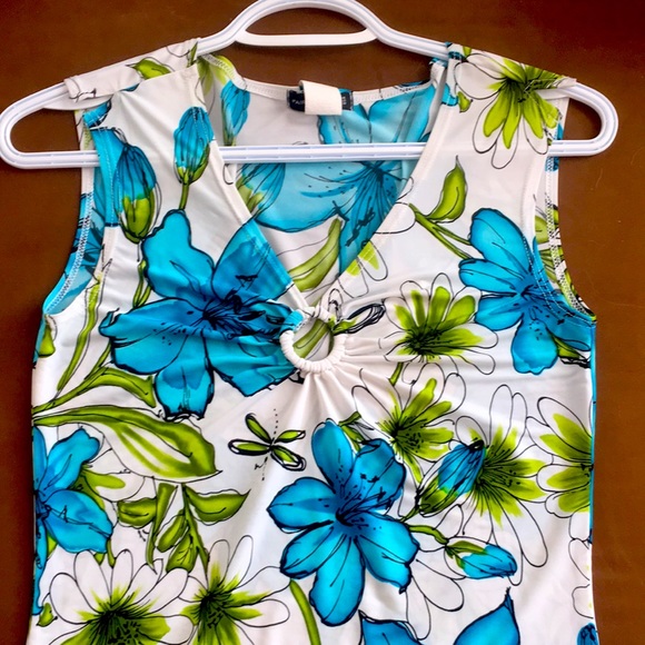 Floral Cut-Out Sleeveless Top - Light & Breezy! - Picture 3 of 8